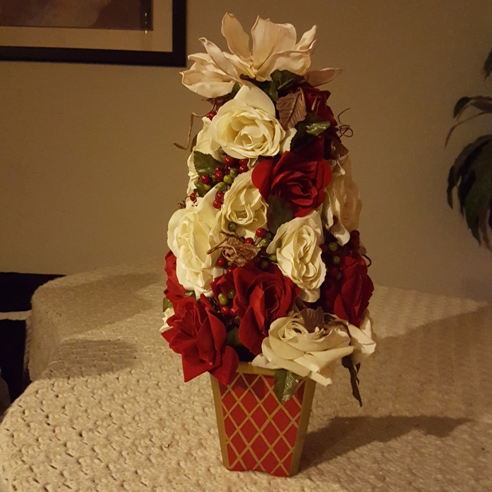 Home Decor Floral Centerpiece.